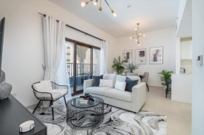 Cool and aesthetic 1-Bedroom perfect for 4 in Jumeirah Golf Estates!